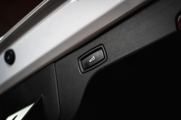 Porsche Macan Electric 4 29