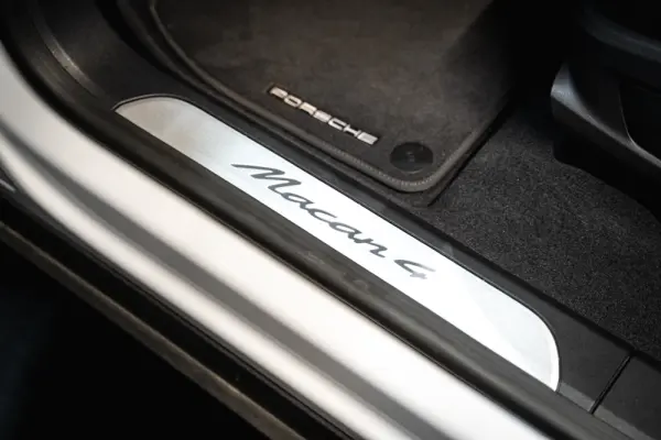 Porsche Macan Electric 4 13