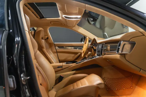 Porsche Panamera Turbo S PDK 25
