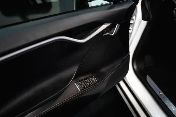 Tesla Model S 75D 5