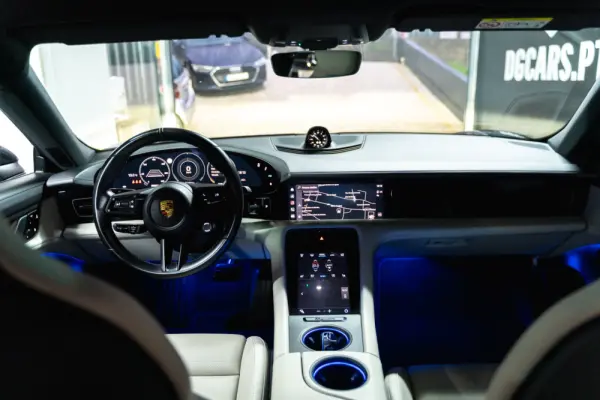 Porsche Taycan 4S 21