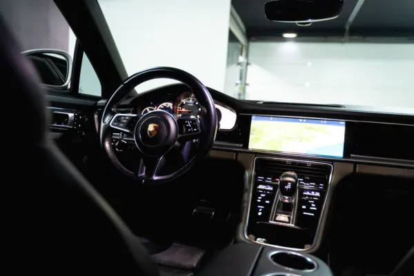 Porsche Panamera 4 S 19