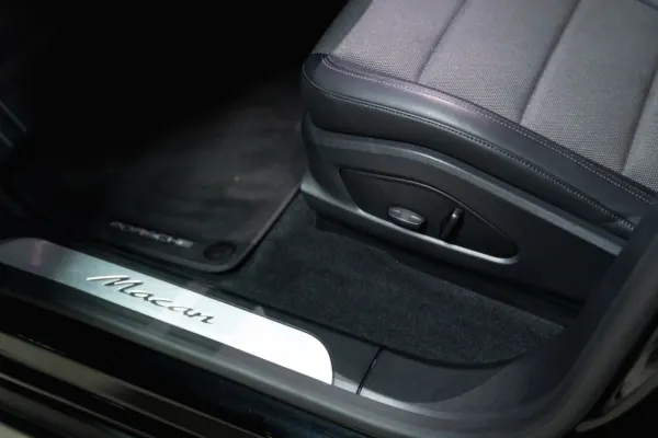 Porsche Macan Outro 6