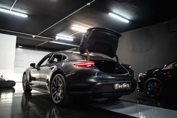 Porsche Taycan Bateria Performance Plus 18