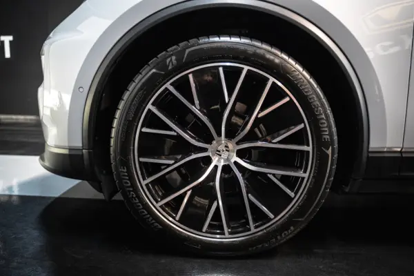 Porsche Macan Electric 4 4