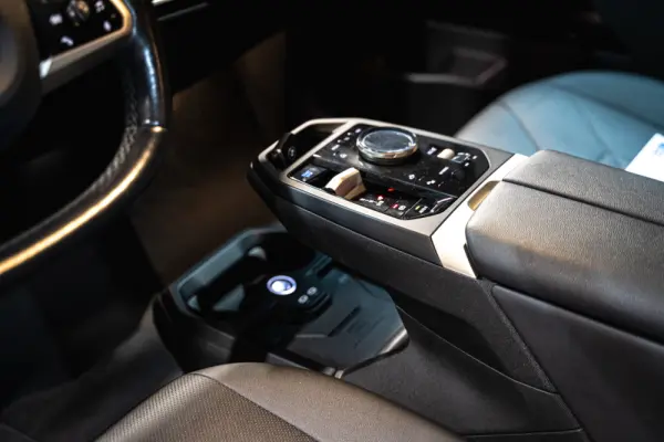 BMW iX xDrive 40 Pack Desportivo 14