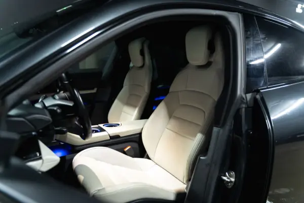 Porsche Taycan 4S 18