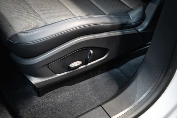 Porsche Macan Electric 4 14