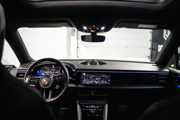 Porsche Macan Electric 4 17