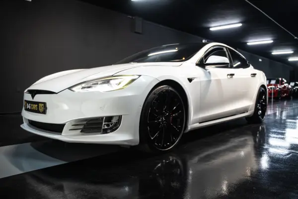 Tesla Model S 75D 21
