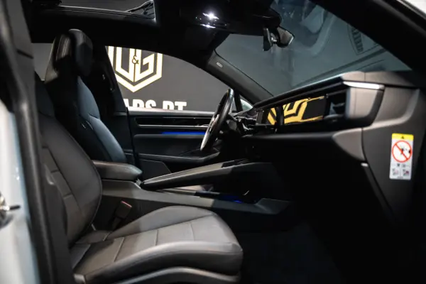 Porsche Macan Electric 4 20