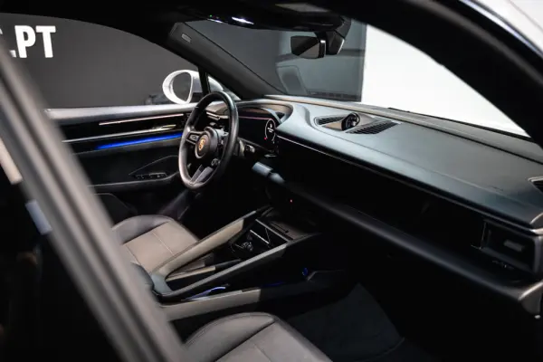 Porsche Macan Electric 4 19