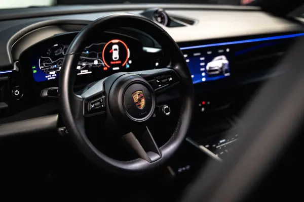 Porsche Macan Electric 4 5