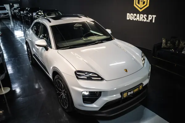 Porsche Macan Electric 4 3