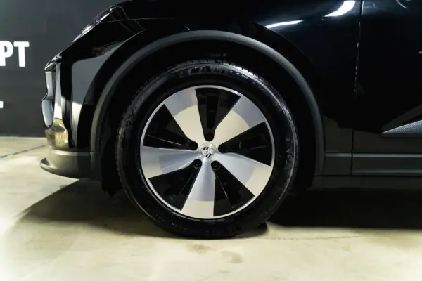 Porsche Macan Electric 4 26