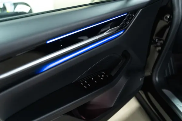 Porsche Macan Outro 5