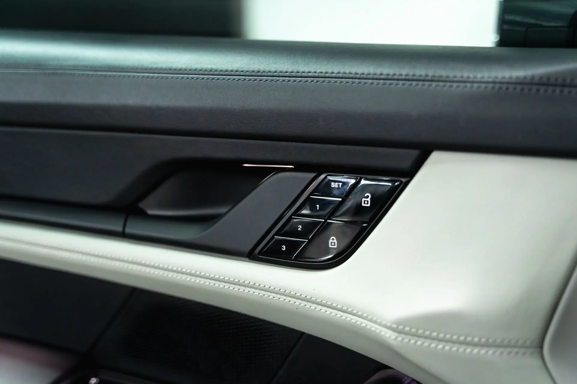 Porsche Taycan 4S 17