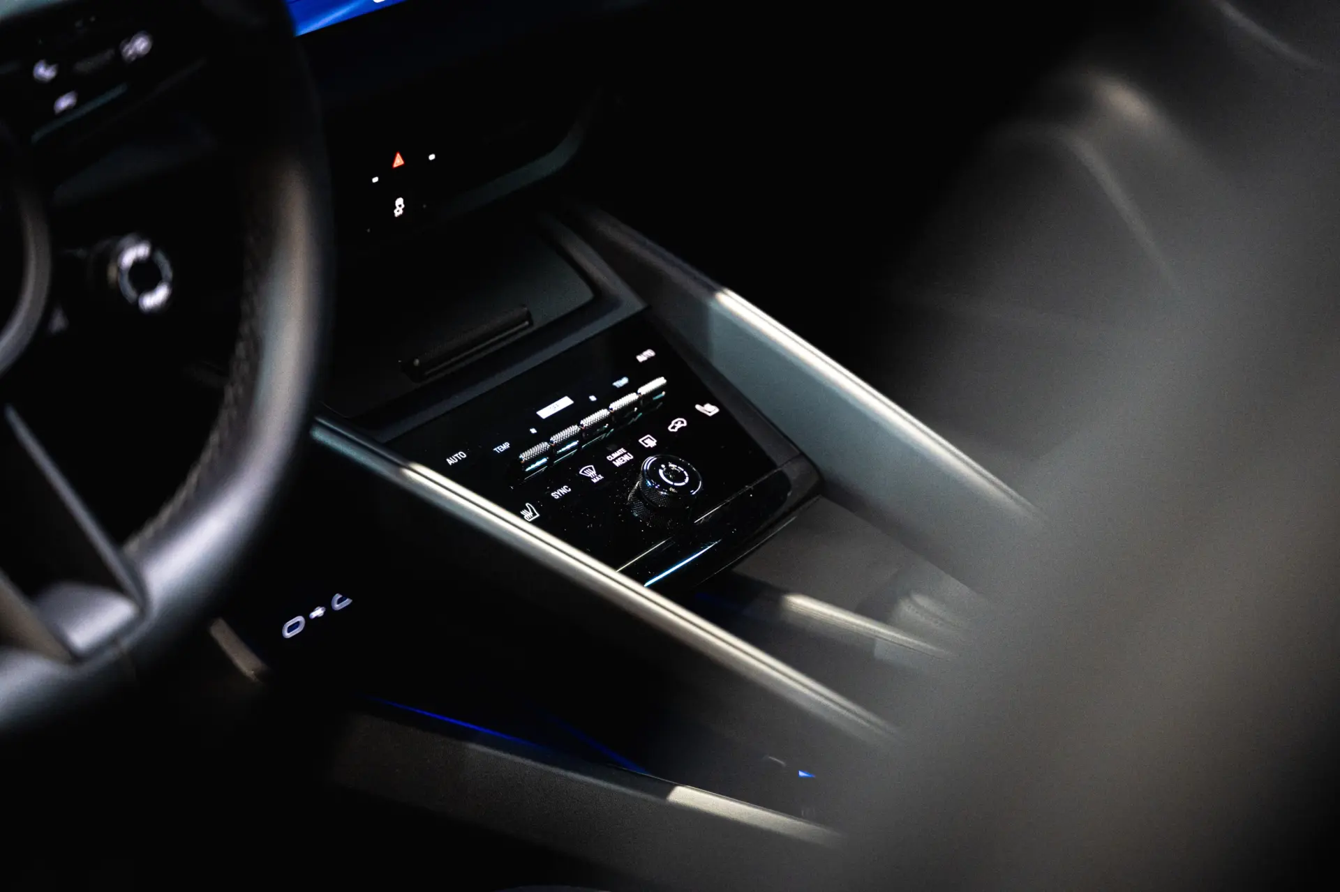 Porsche Macan Electric 4 6