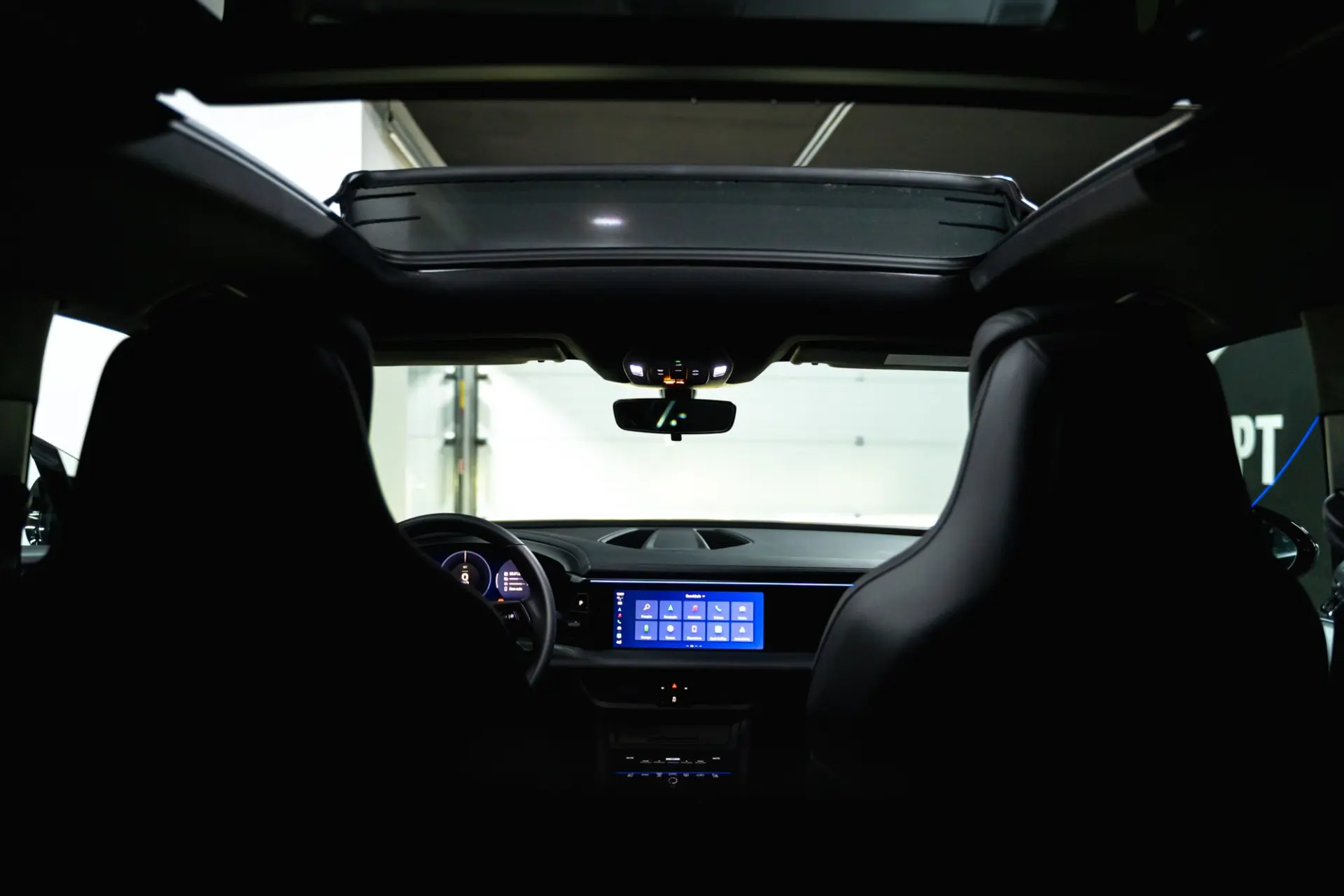 Porsche Macan Electric 4 5