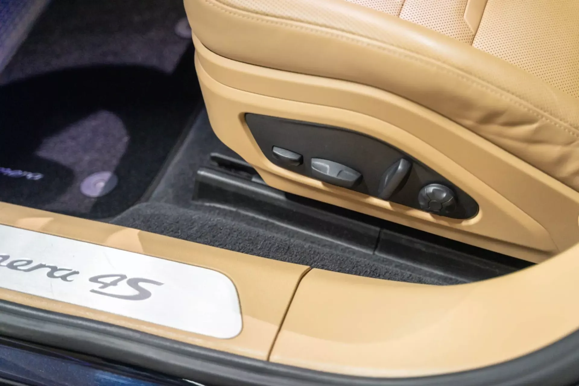 Porsche Panamera Panamera 4S 13