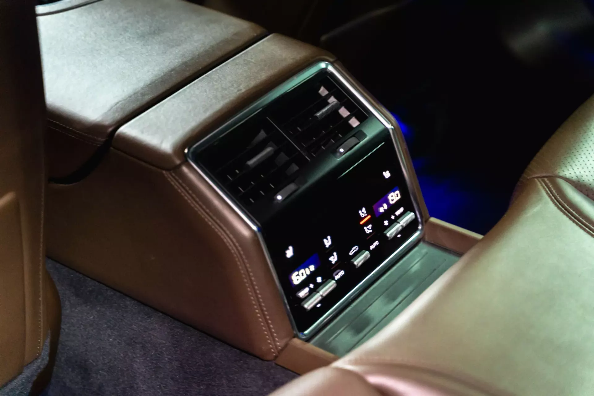 Porsche Panamera Sport Turismo 16