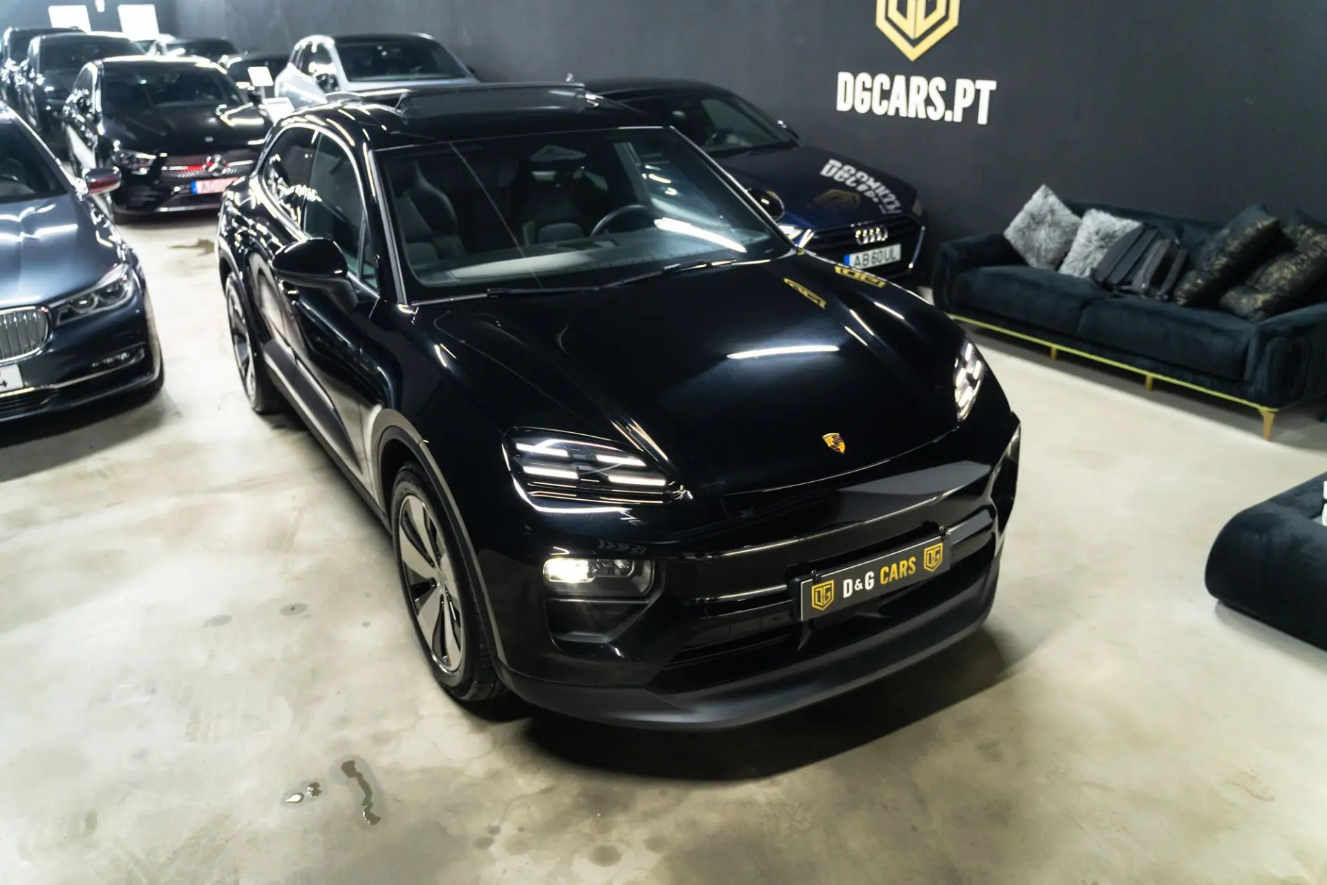 Porsche Macan Electric 4 2