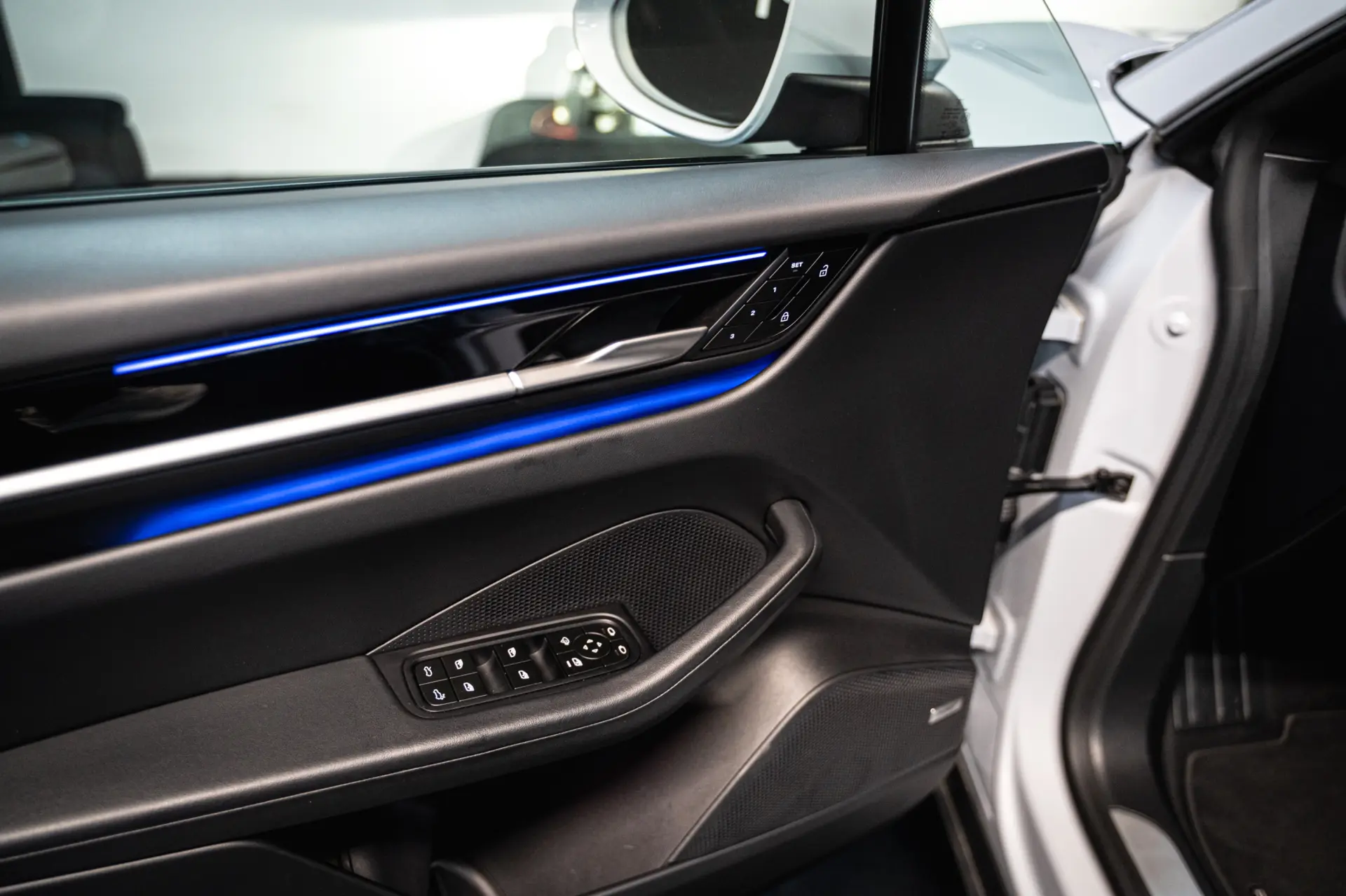 Porsche Macan Electric 4 30