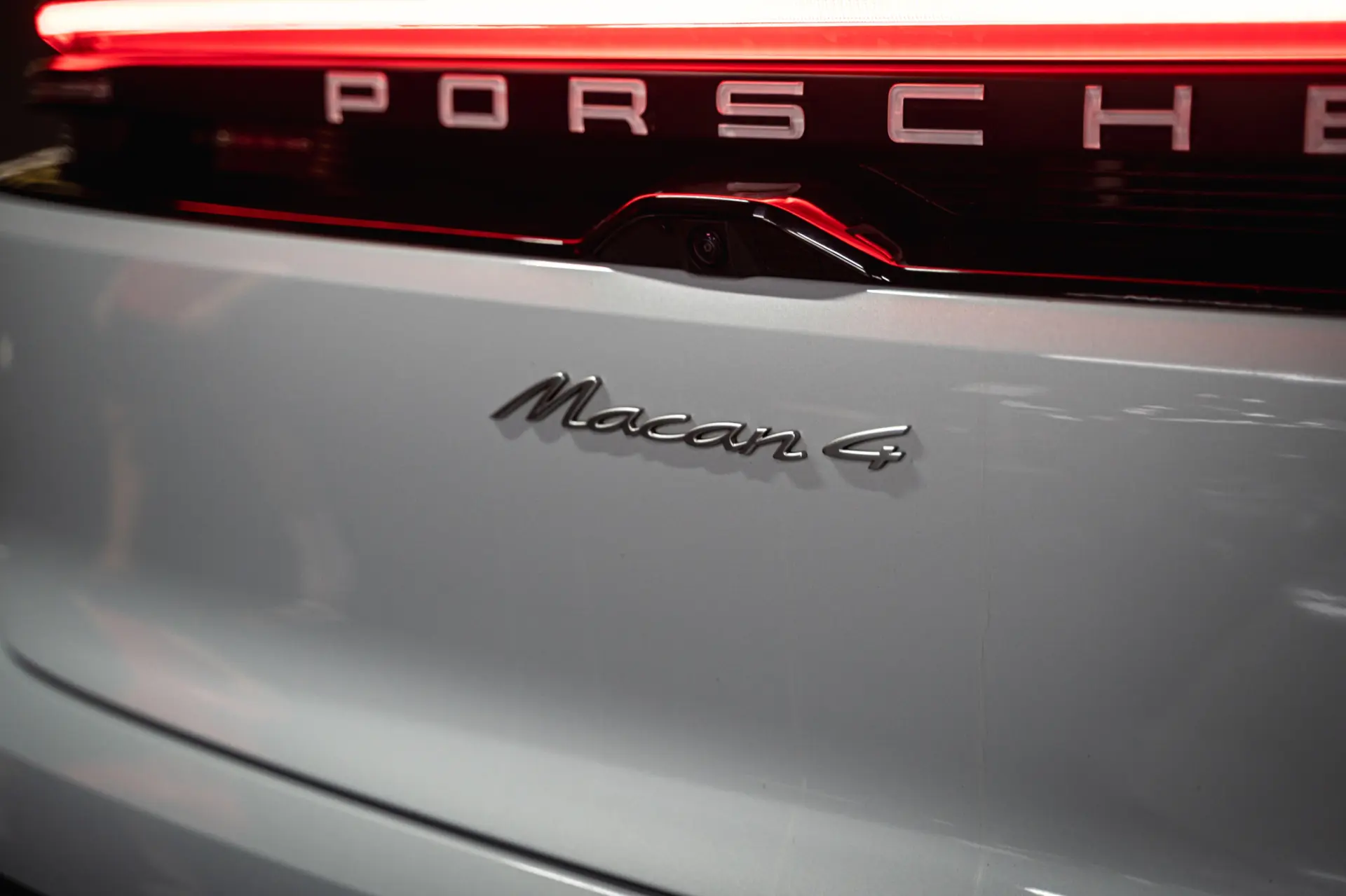 Porsche Macan Electric 4 26