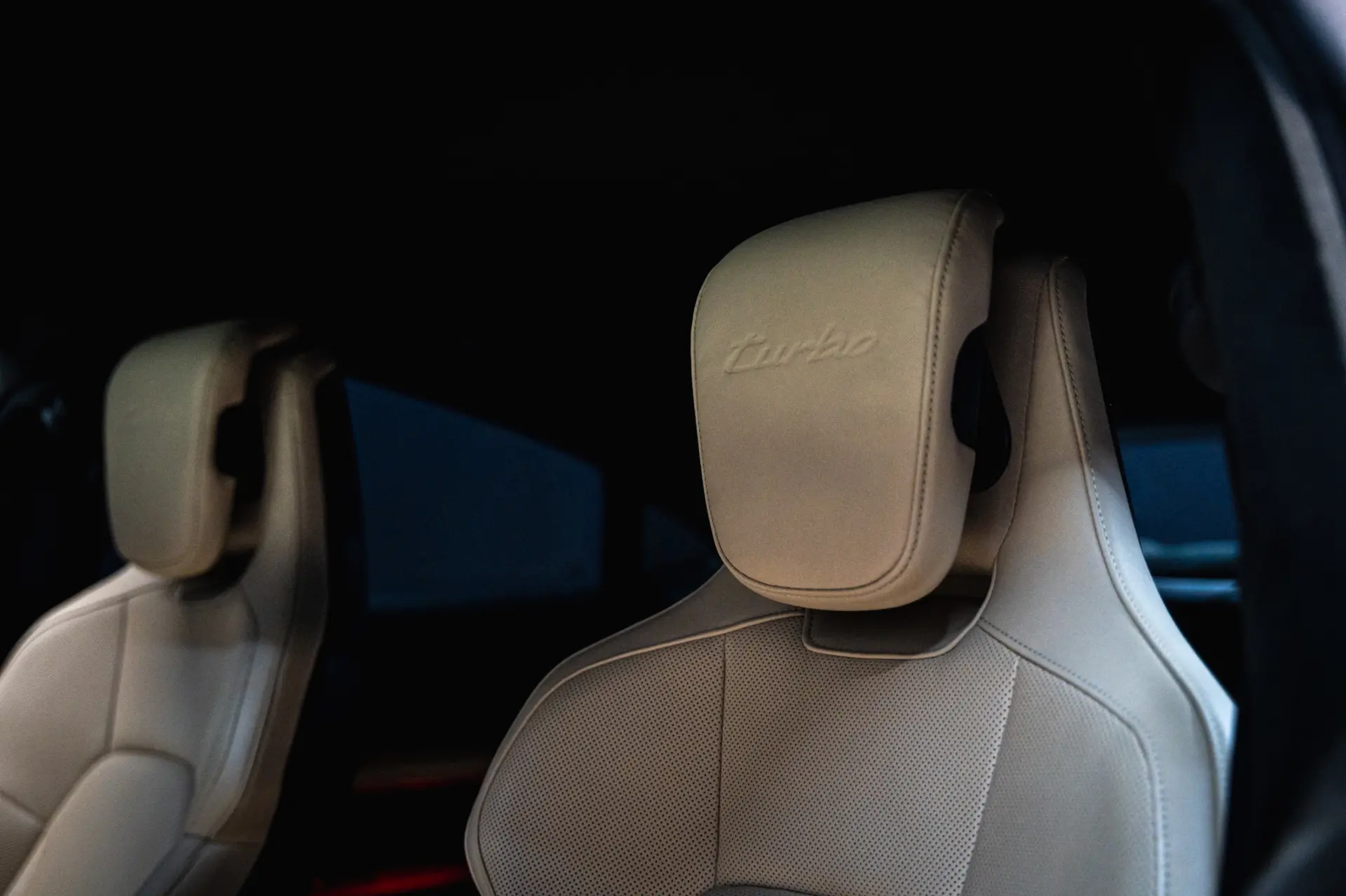 Porsche Taycan Turbo 18