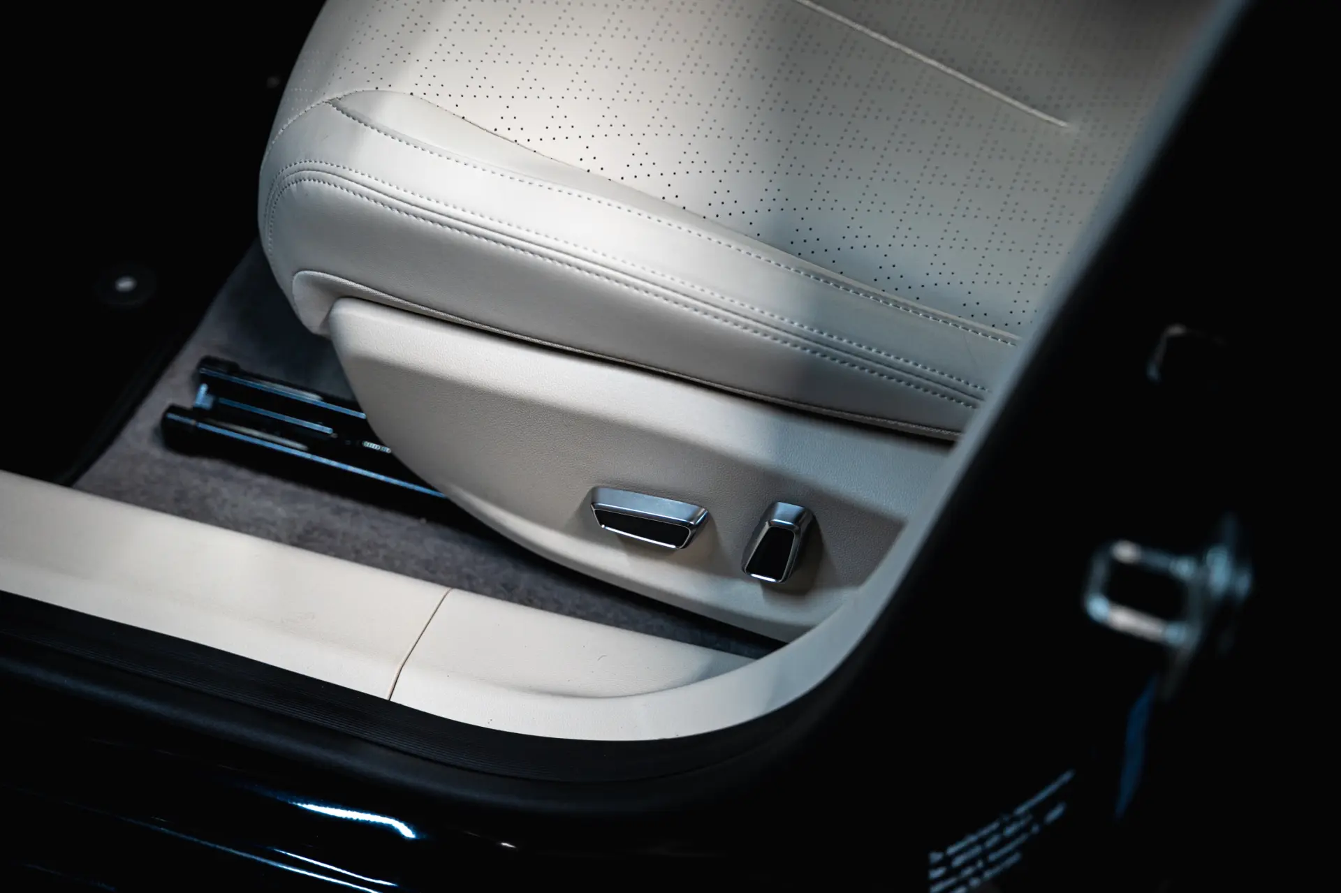 Forthing S7 EV 56.8 kWh 10