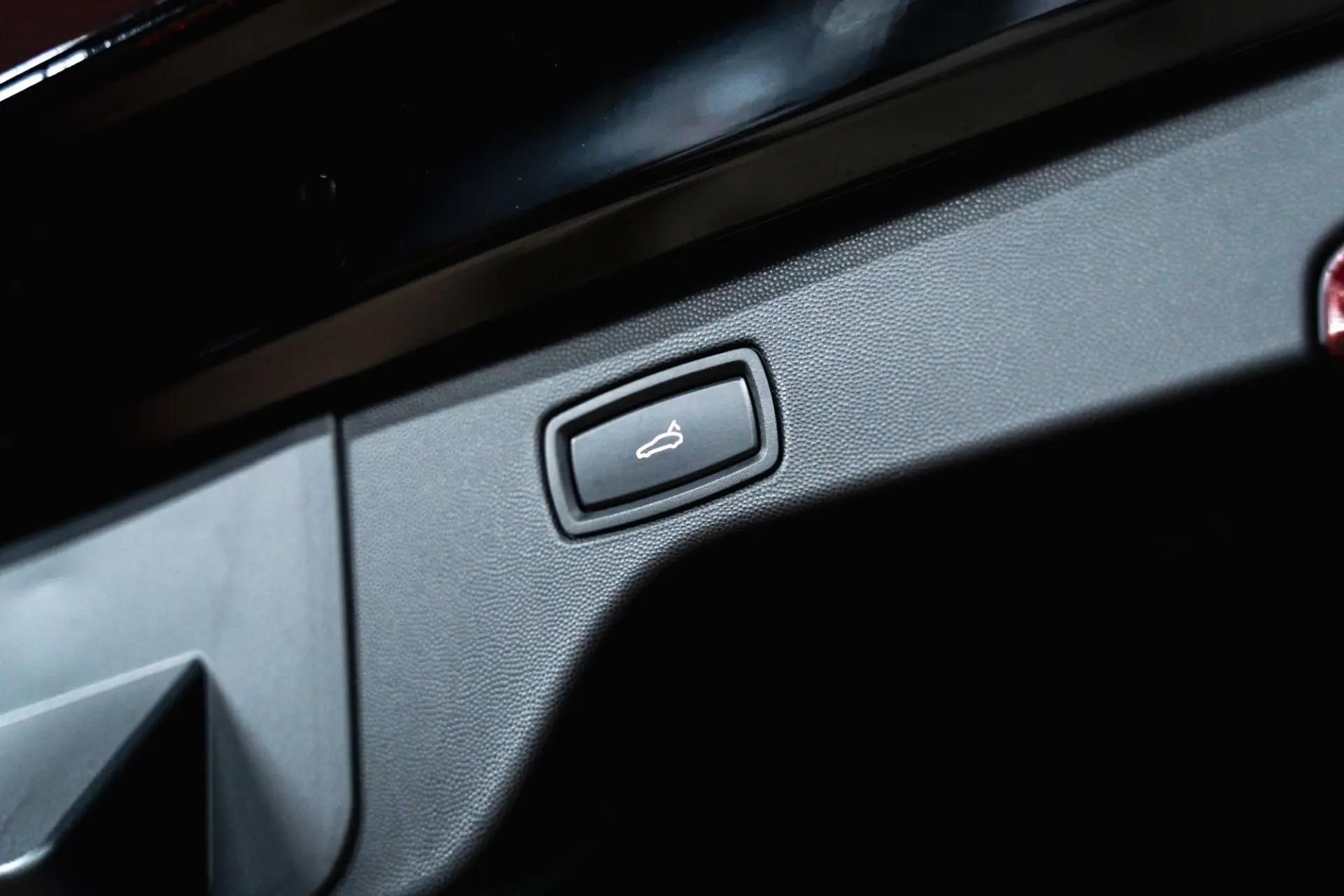 Porsche Macan Electric 4 6