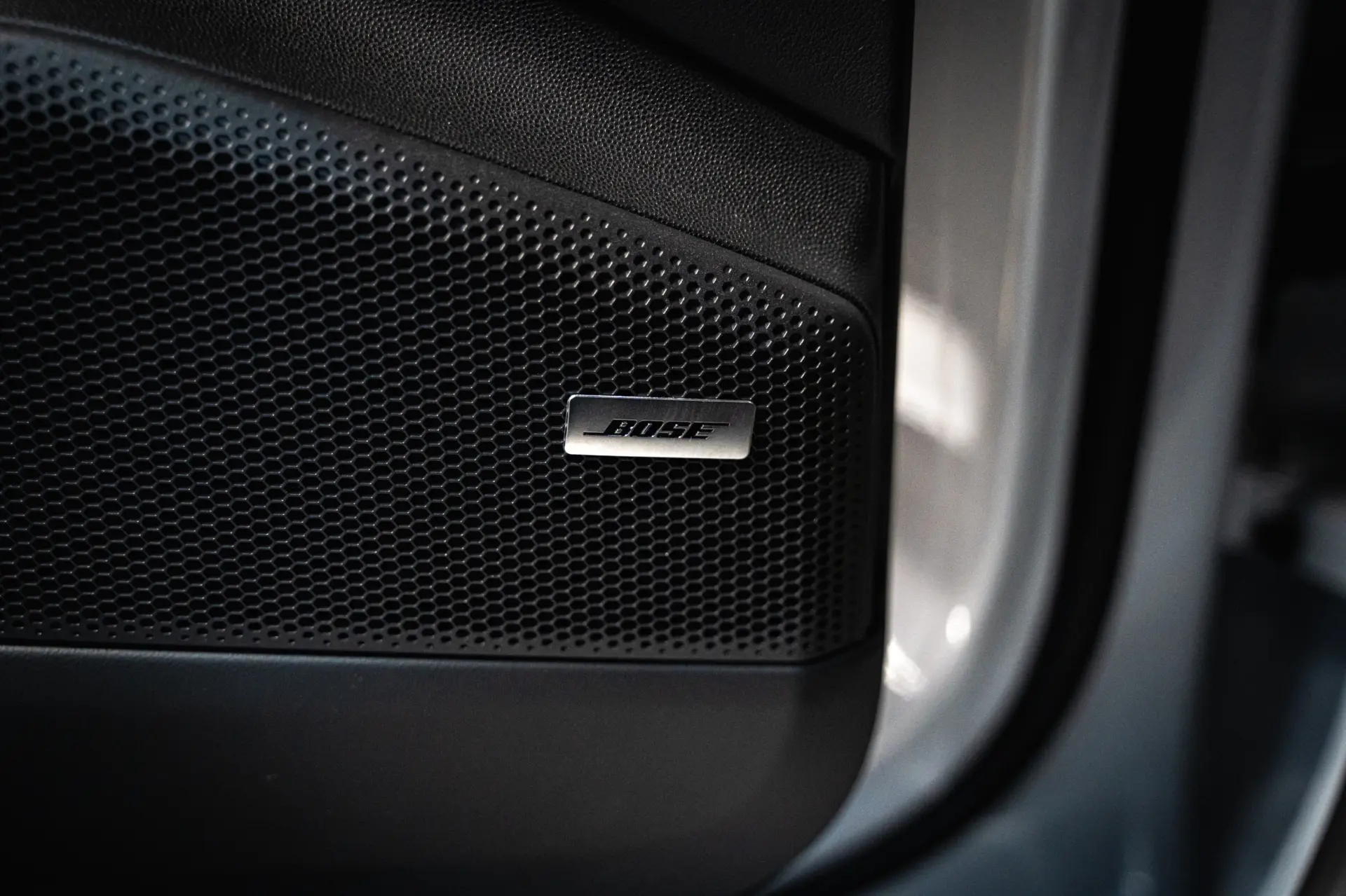 Porsche Macan Electric 4 8