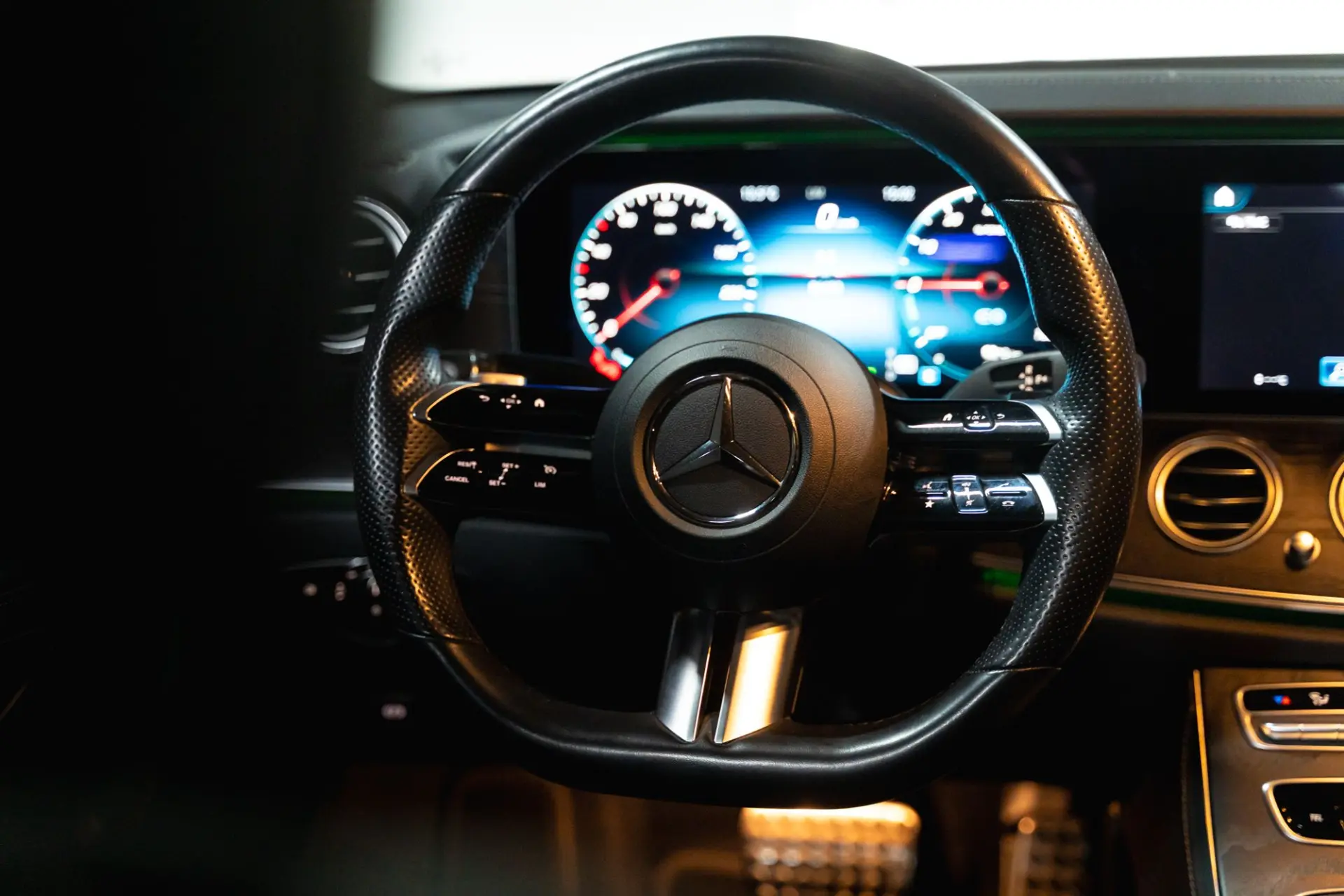 Mercedes-Benz E 300 de AMG Line 13