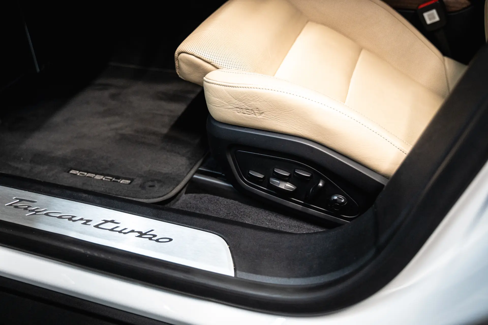 Porsche Taycan Turbo 8