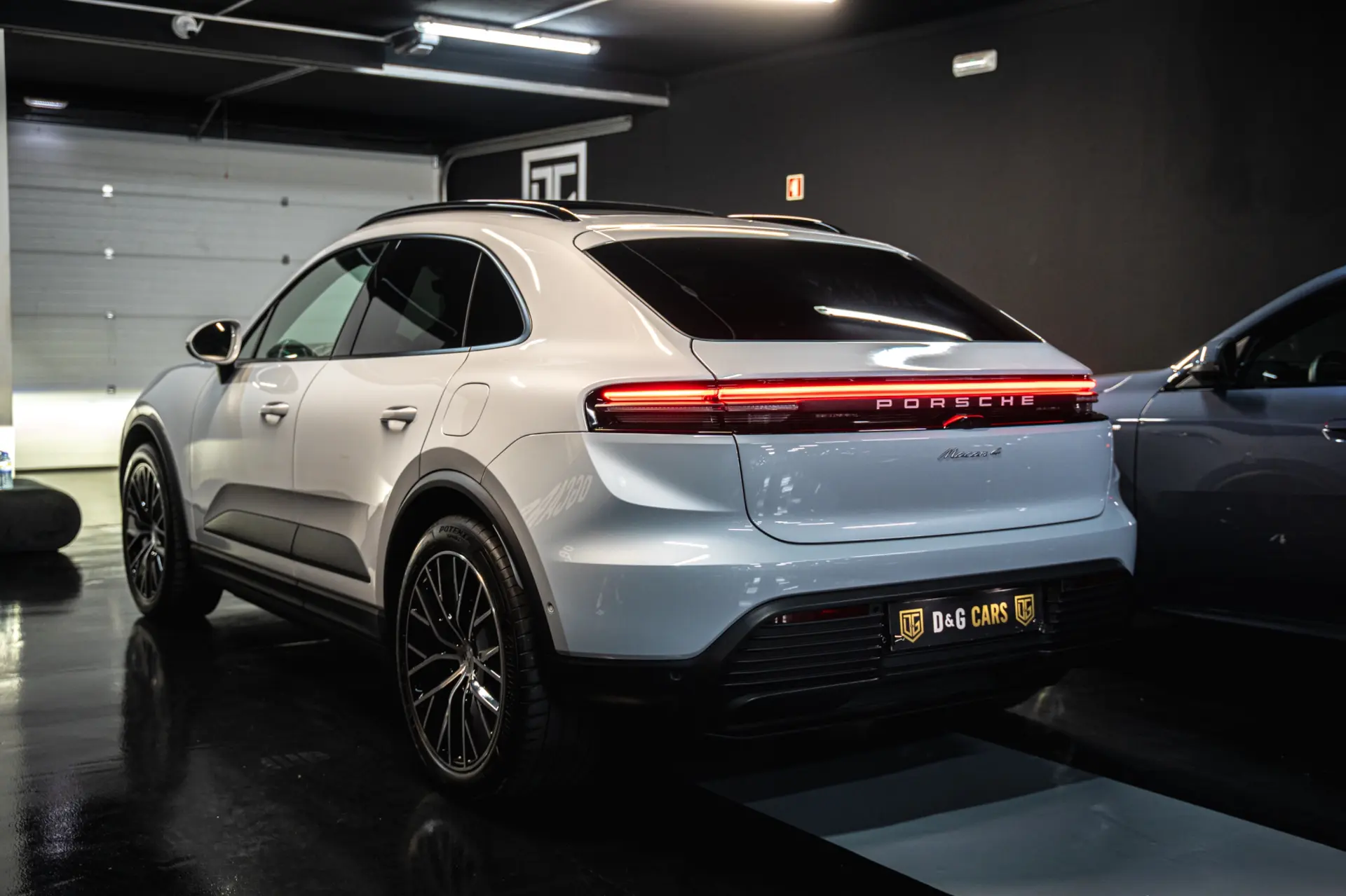 Porsche Macan Electric 4 23