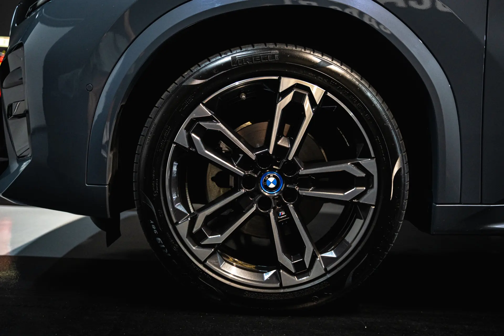 BMW iX2 eDrive20 Pack Desportivo M 6