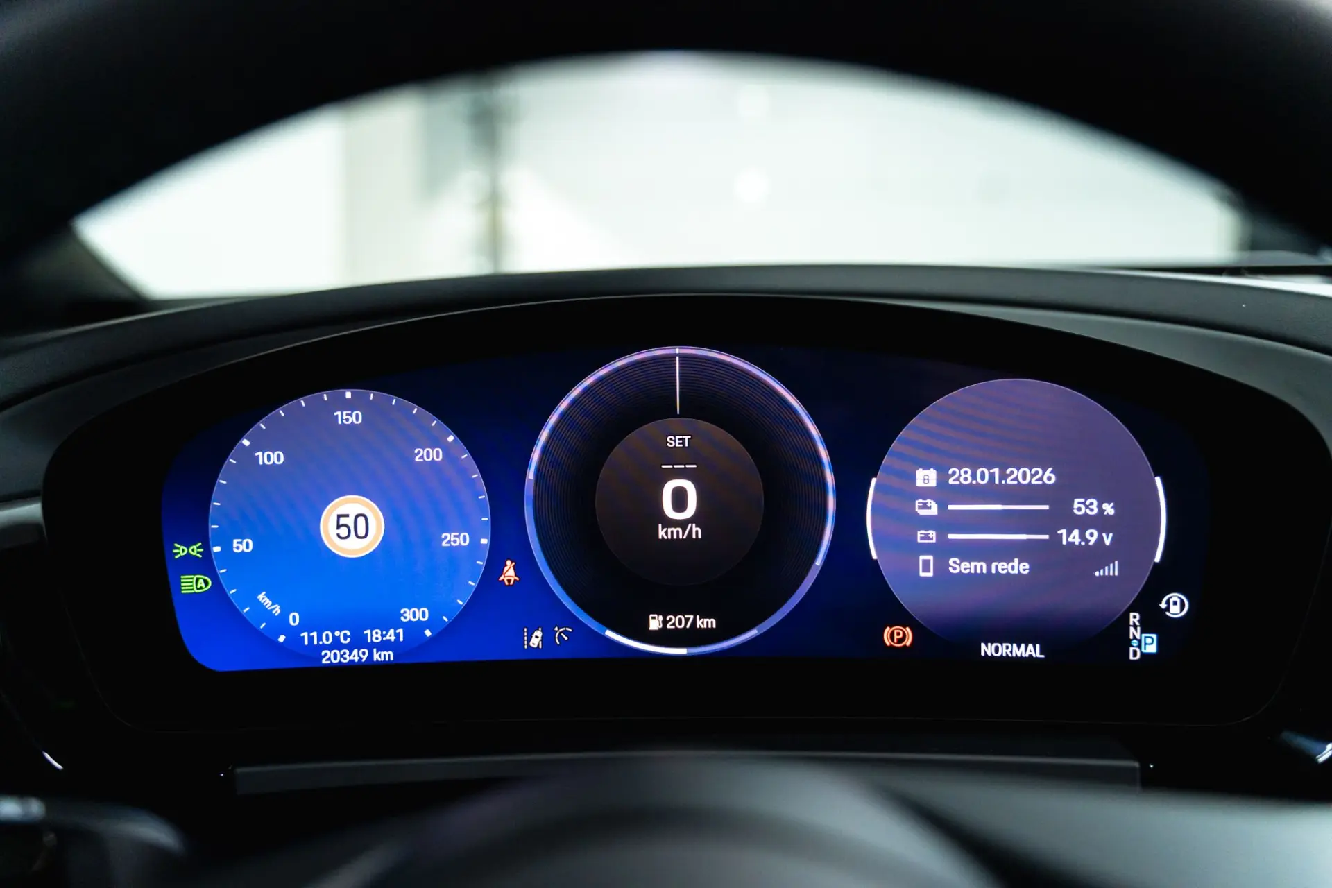 Porsche Macan Electric 4 12