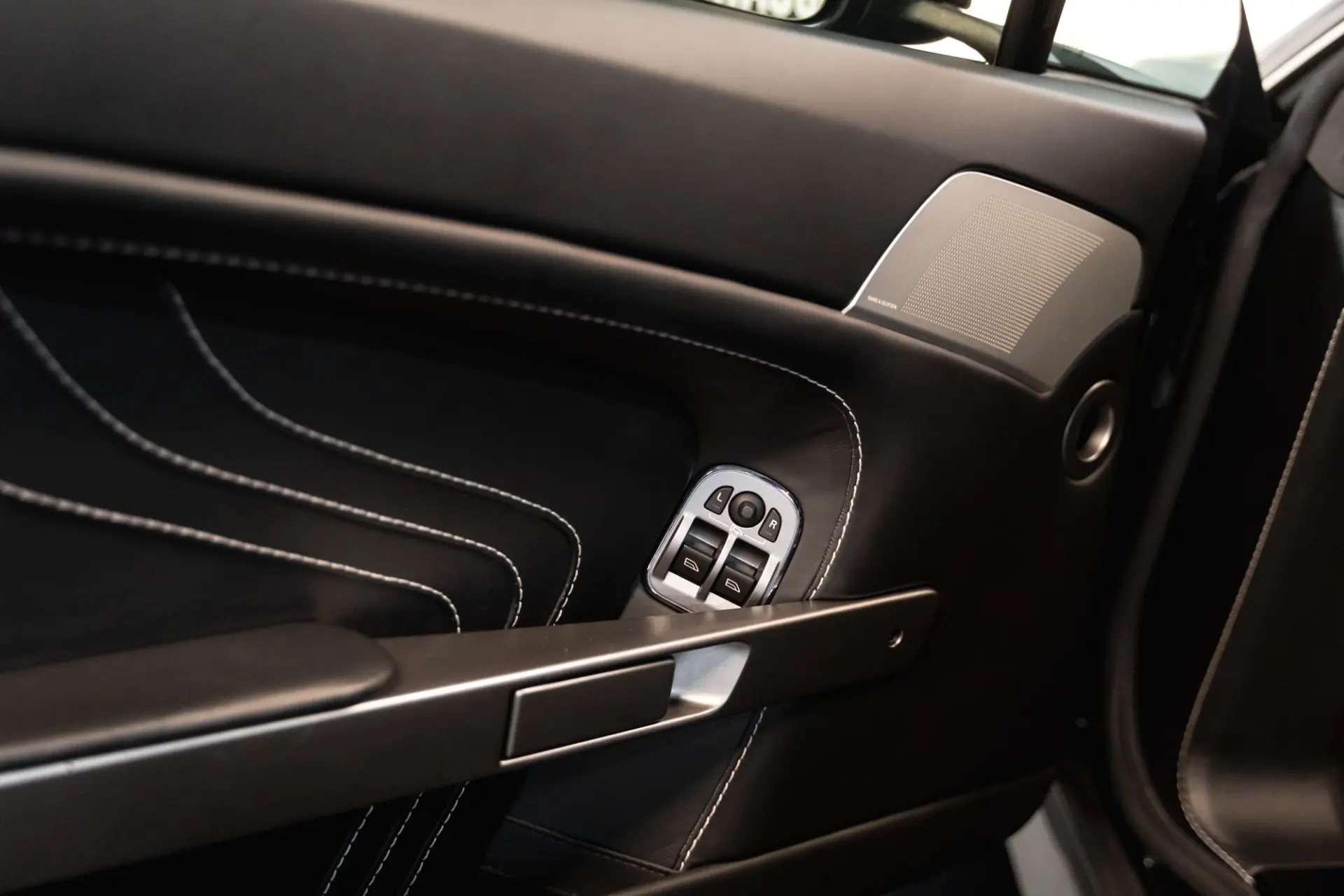 Aston Martin Vantage Coupe V8 S Sportshift 8