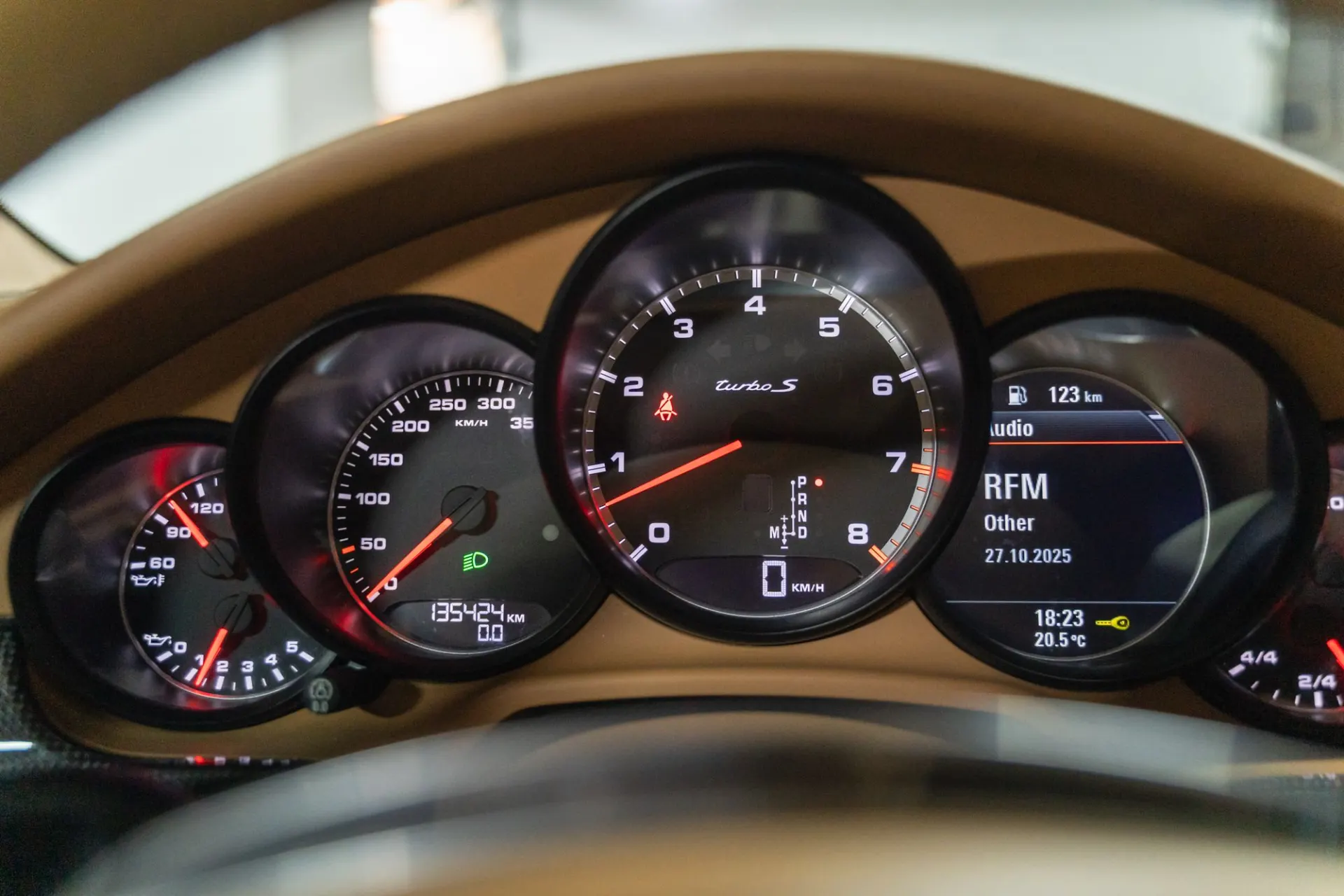 Porsche Panamera Turbo S PDK 12