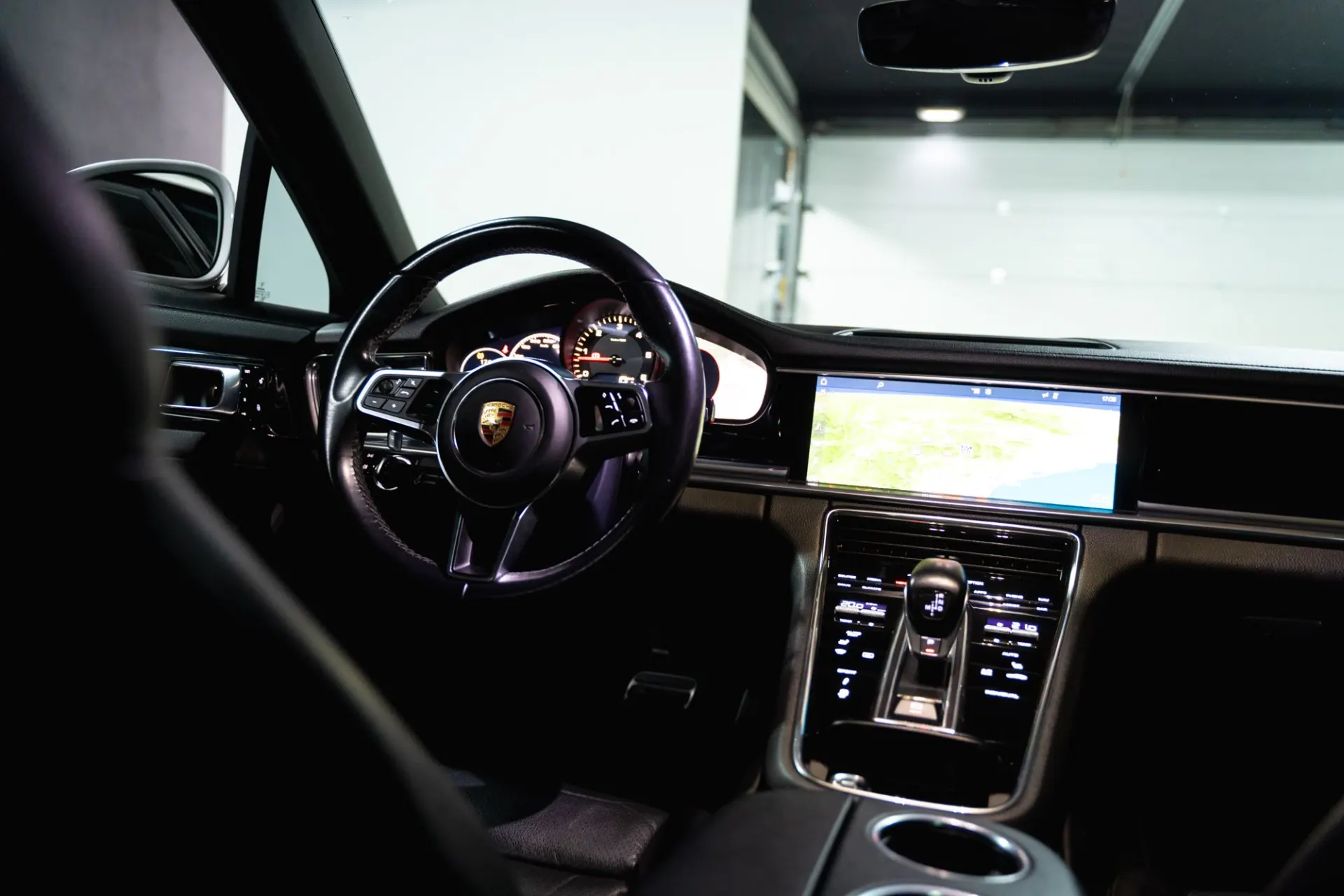 Porsche Panamera 4 S 19