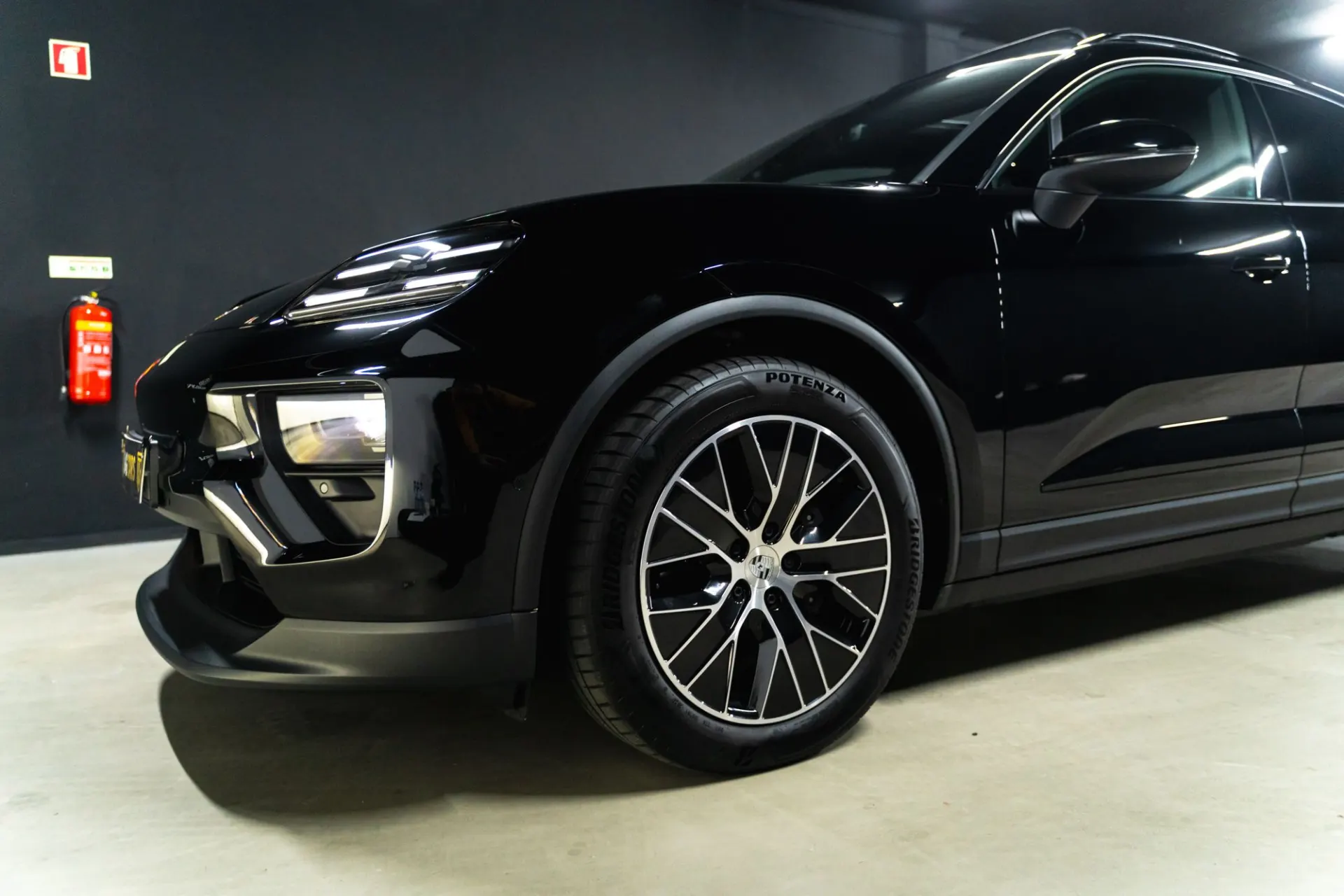 Porsche Macan Outro 23