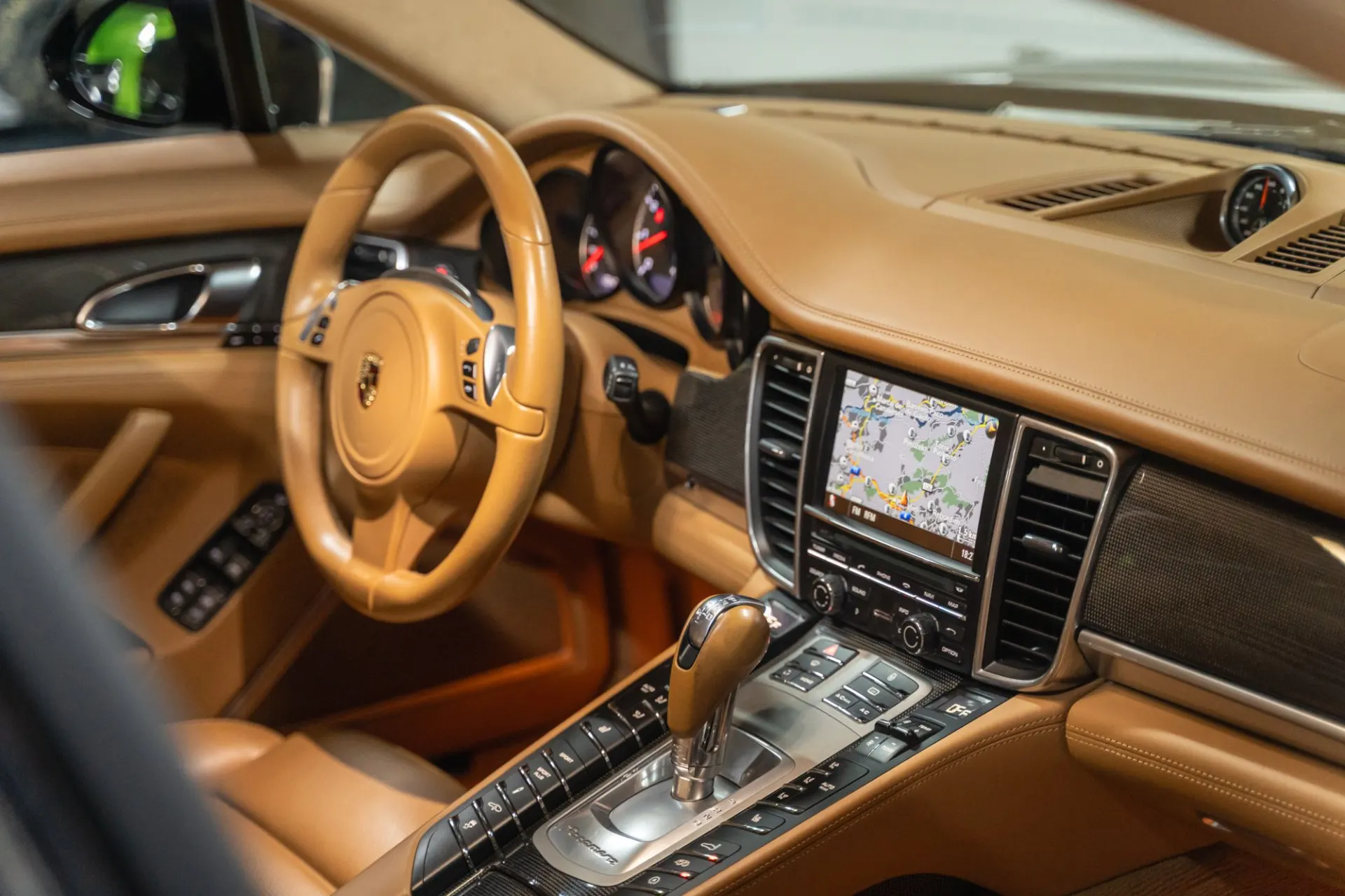 Porsche Panamera Turbo S PDK 26