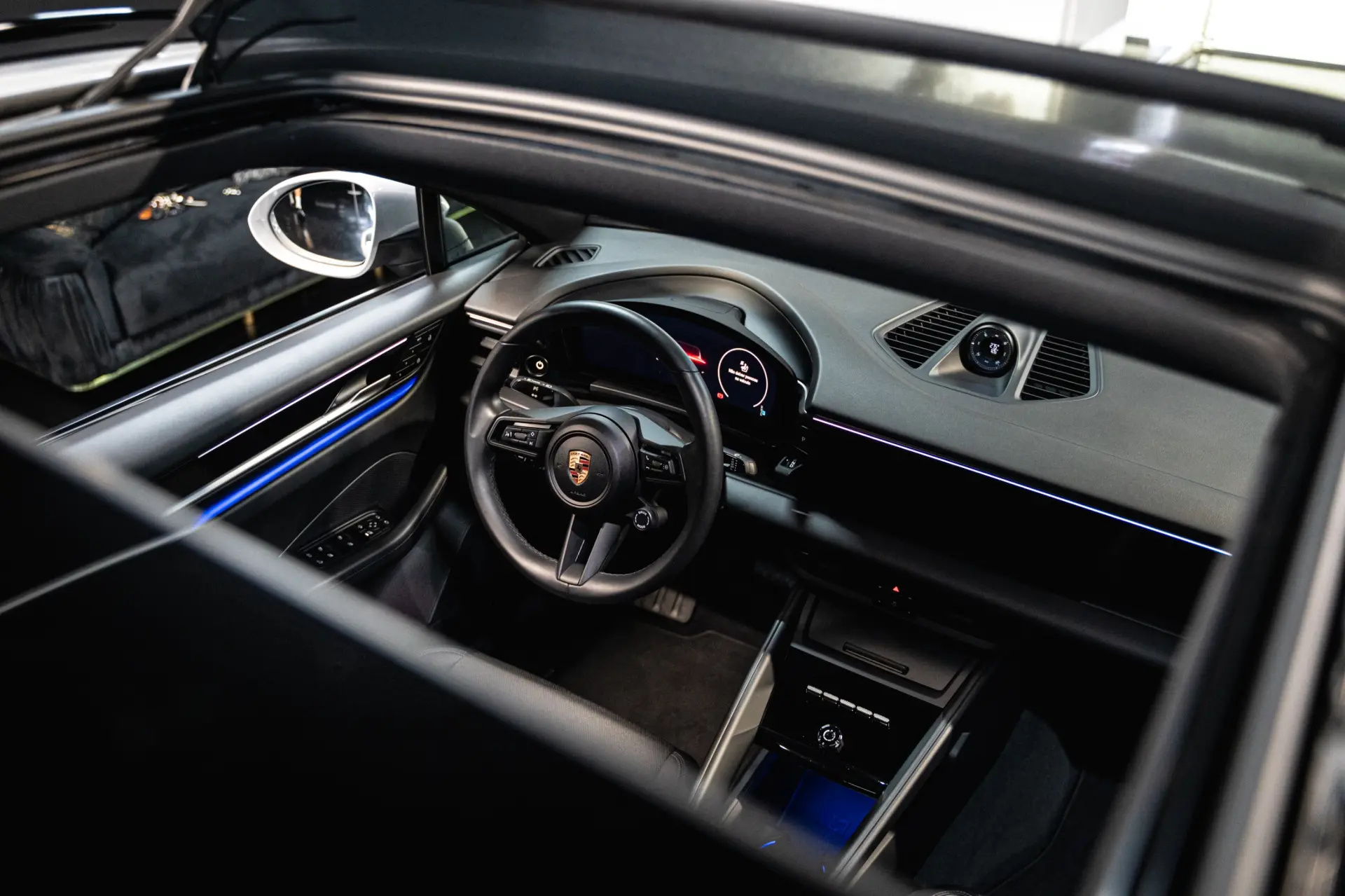 Porsche Macan Electric 4 18
