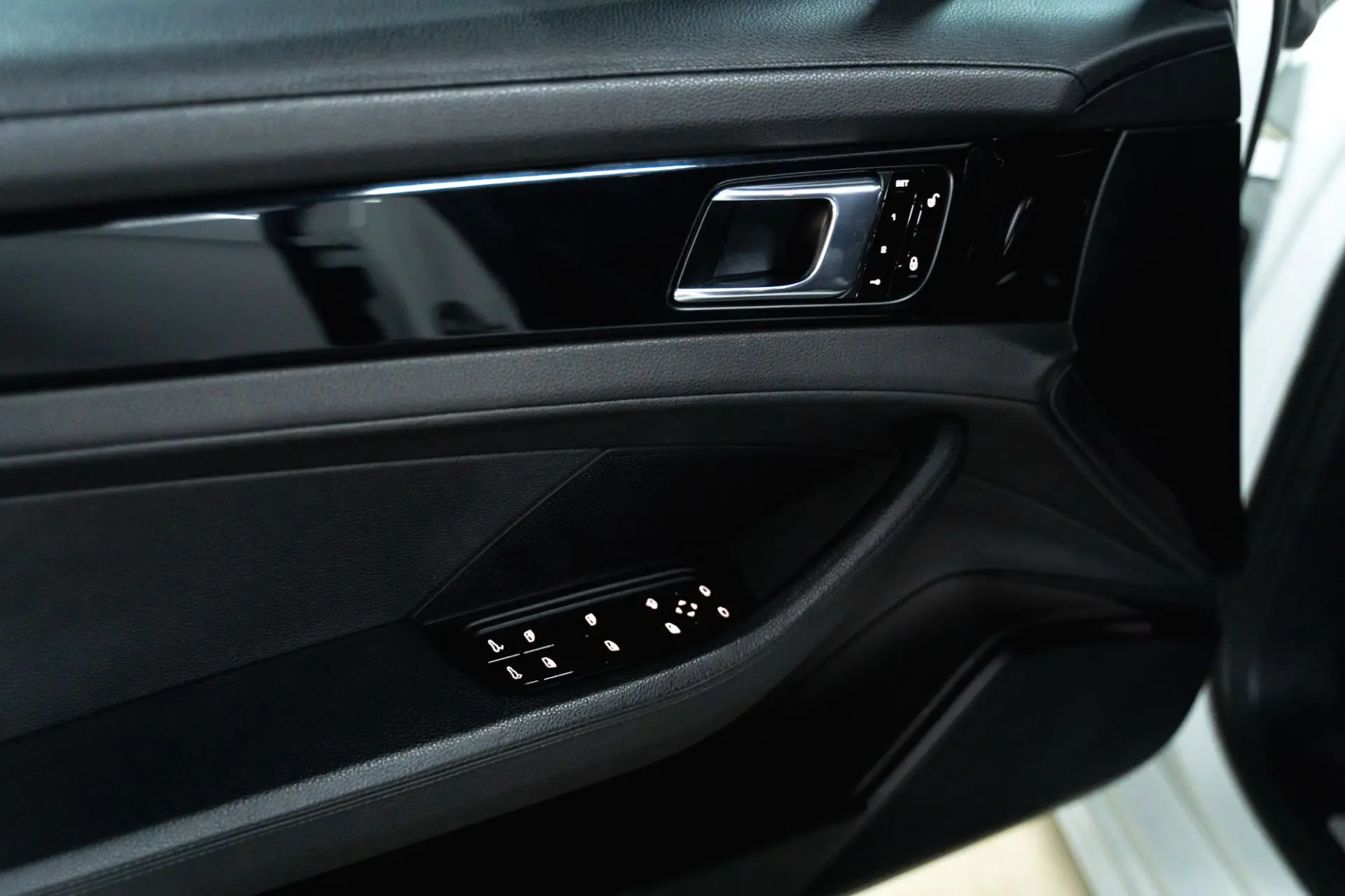 Porsche Panamera 4S 15