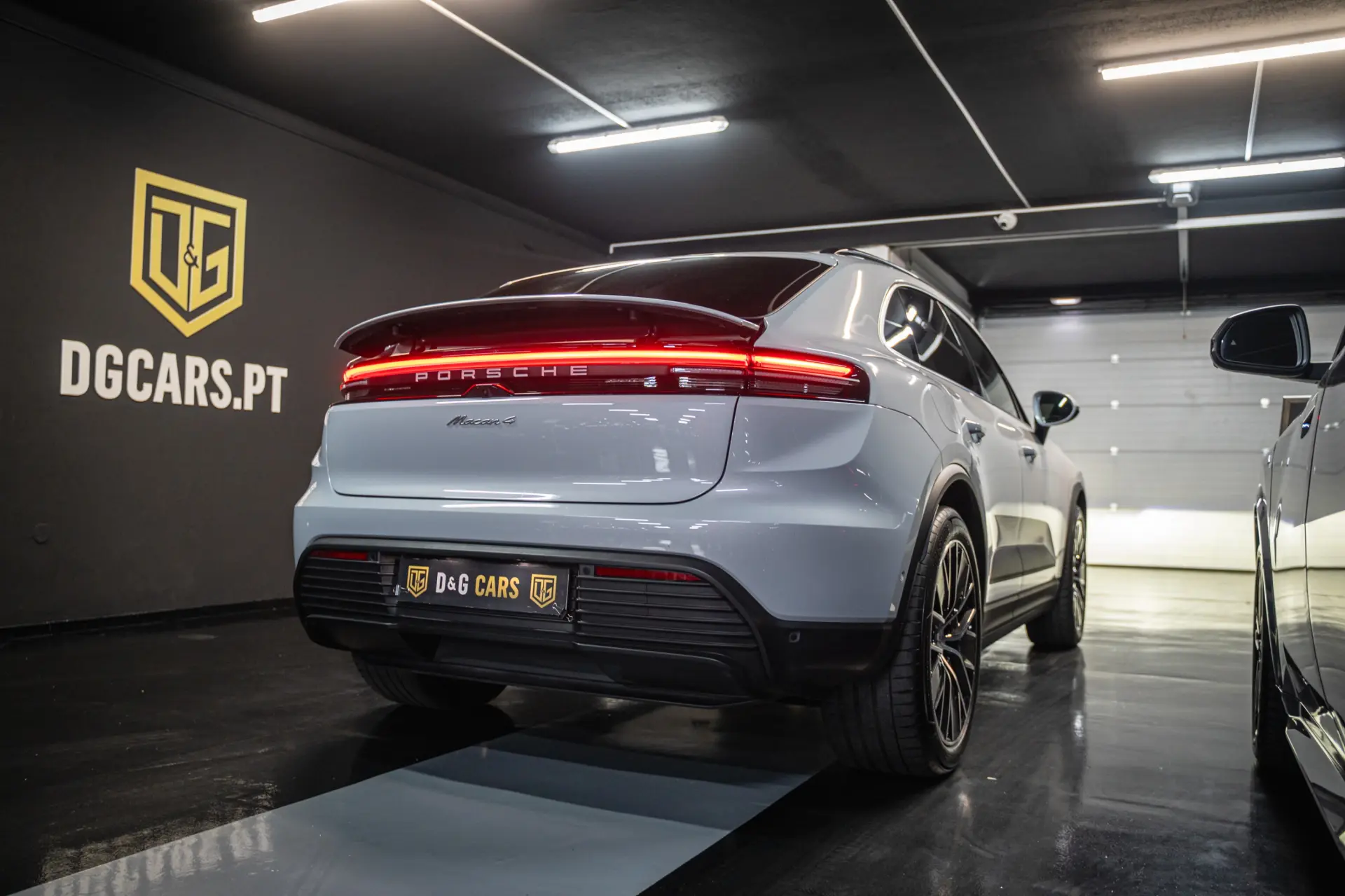 Porsche Macan Electric 4 25
