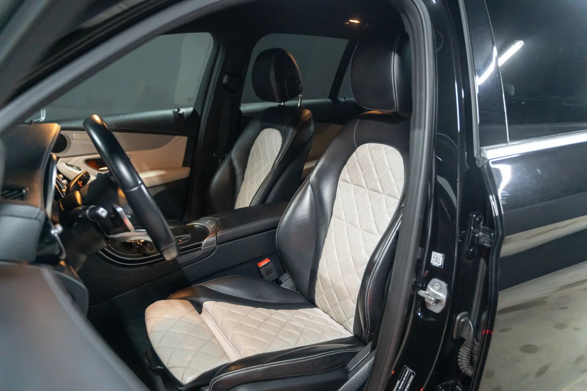 Mercedes-Benz GLC 300 de 4Matic 12