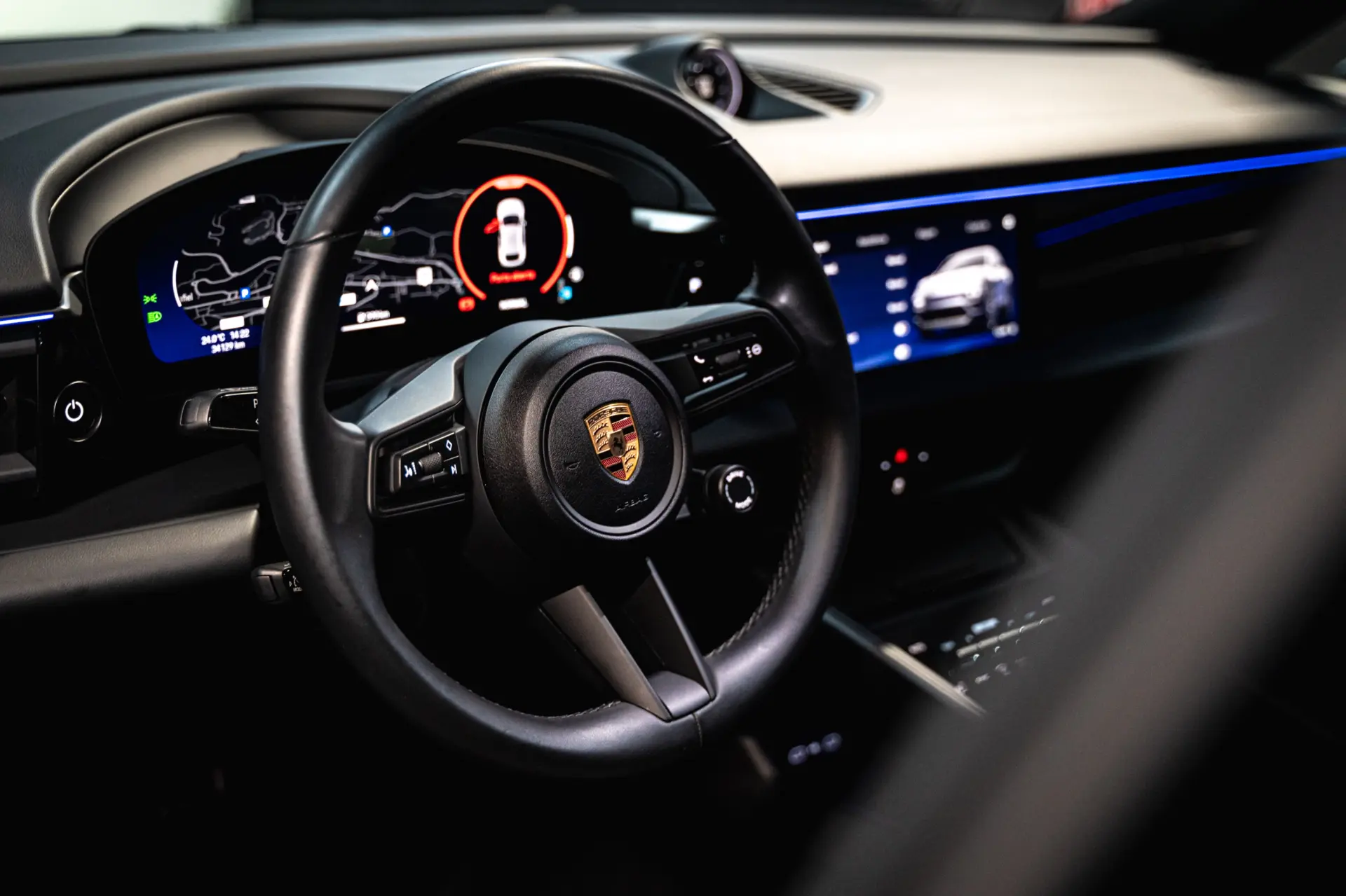 Porsche Macan Electric 4 5