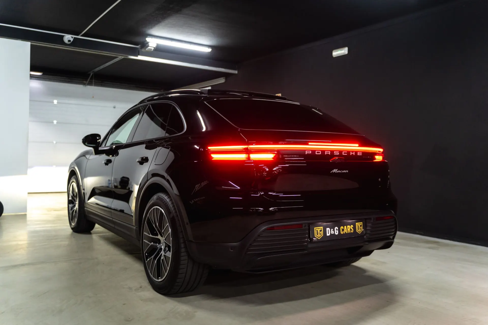 Porsche Macan Outro 3