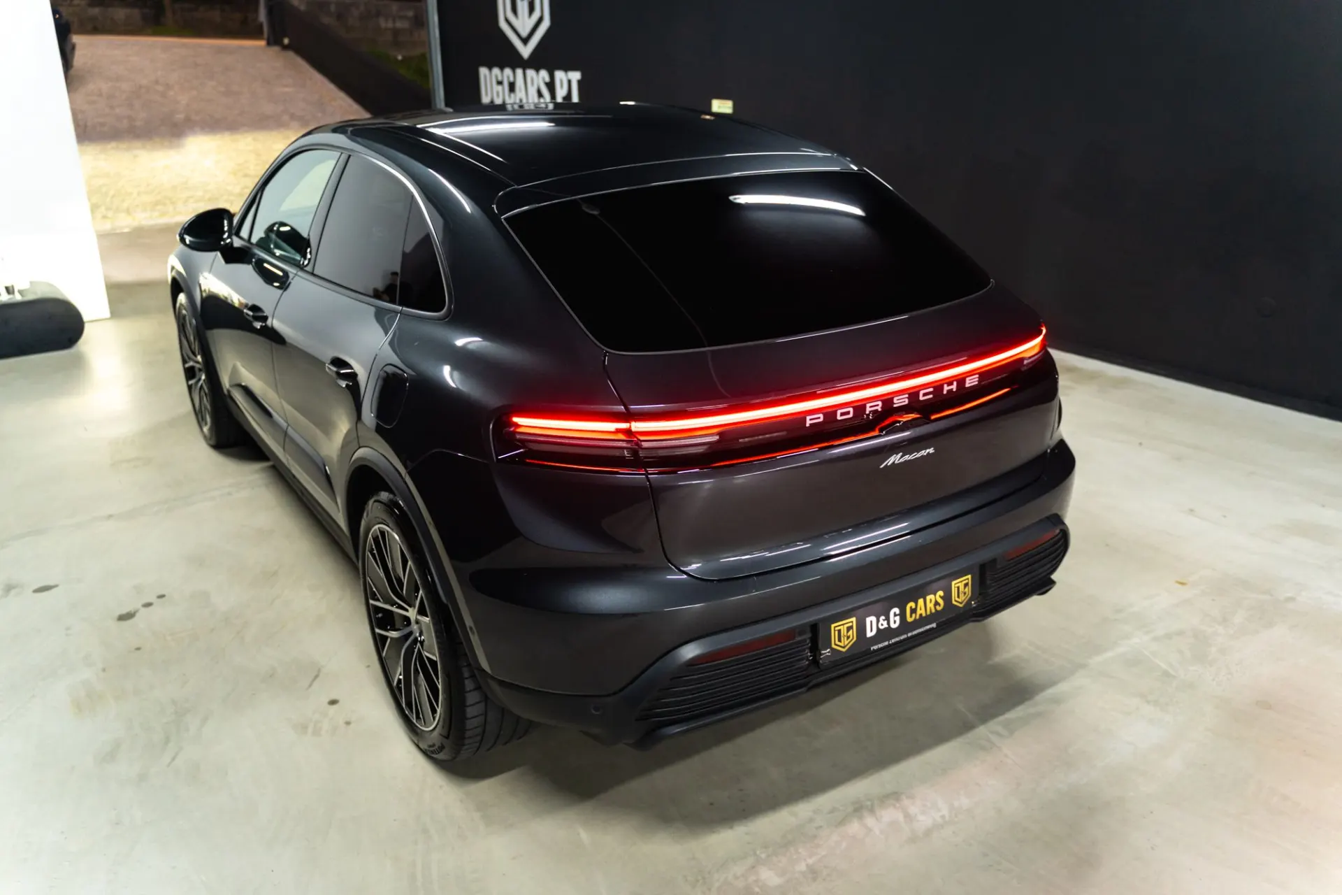 Porsche Macan Standard 3