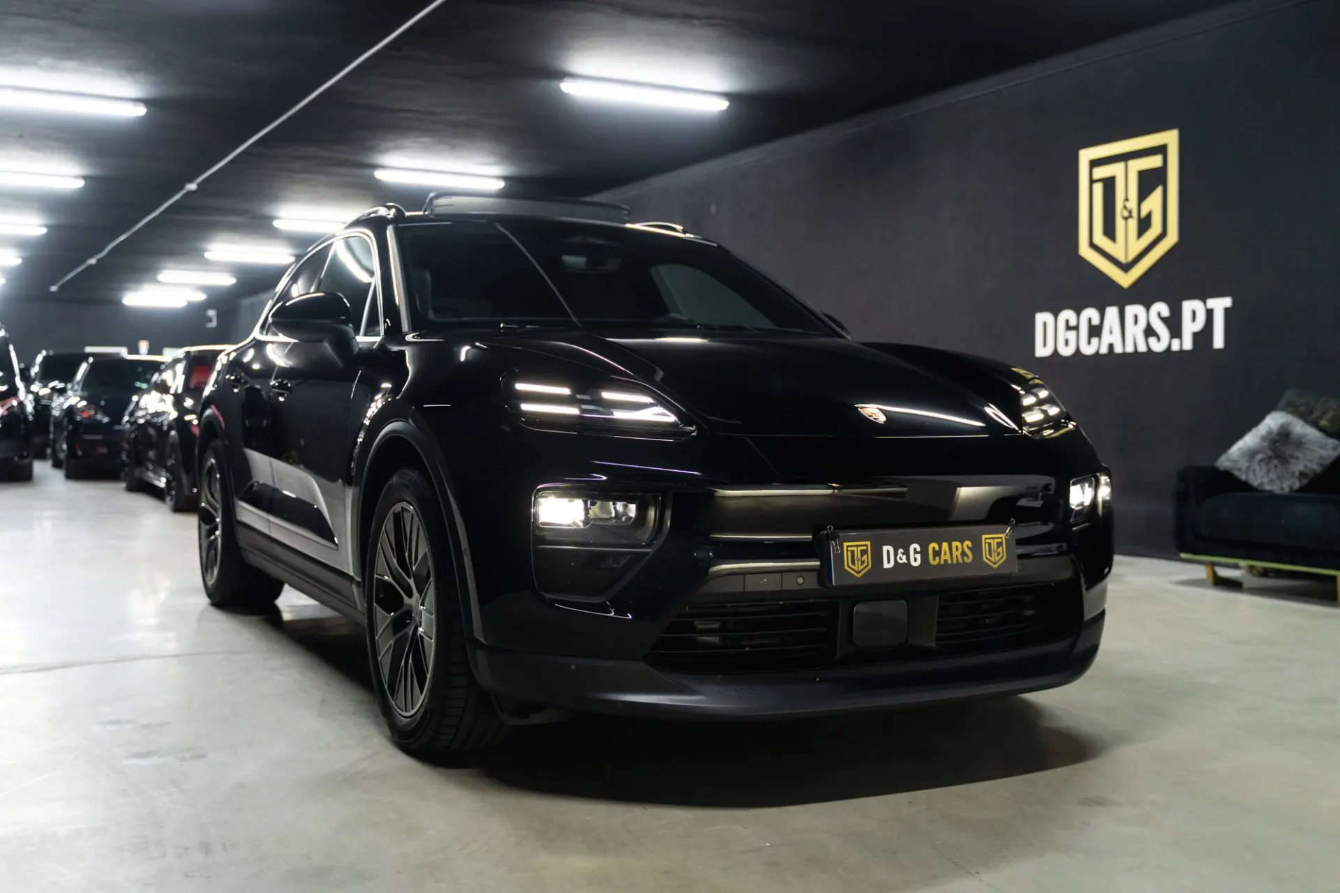 Porsche Macan Outro 2